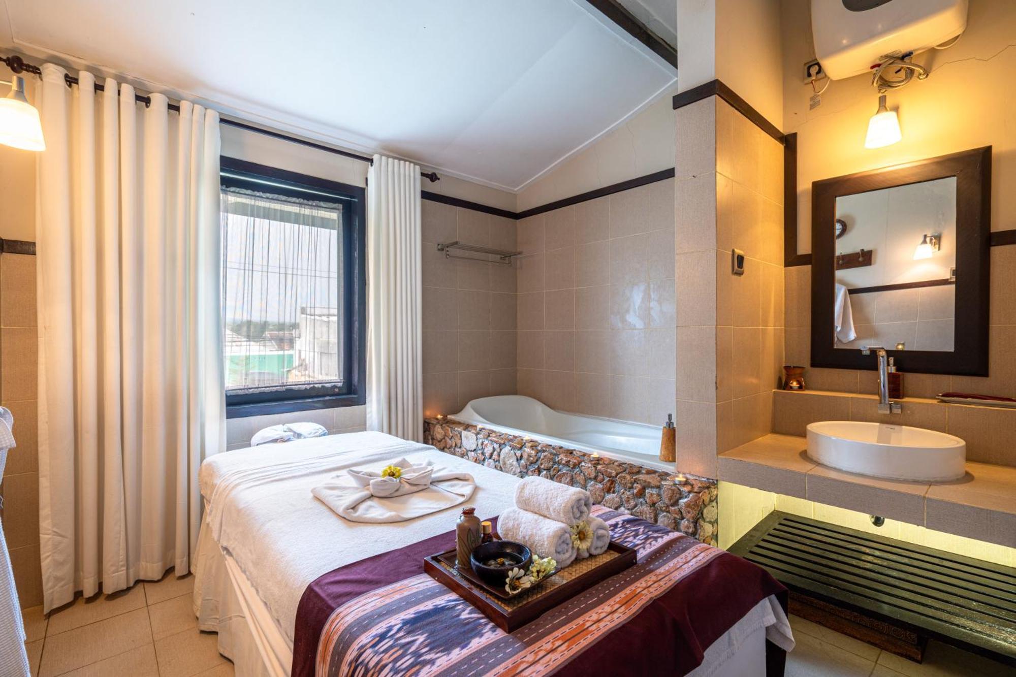 Samawa Transit Hotel Sumbawa Besar Exterior foto
